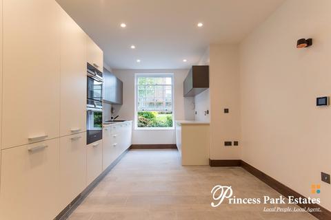 2 bedroom apartment to rent, Royal Drive, London N11