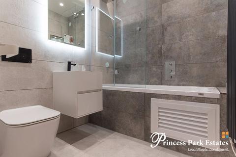 2 bedroom apartment to rent, Royal Drive, London N11