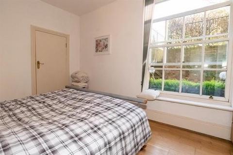2 bedroom flat to rent, Royal Drive, Friern Barnet N11