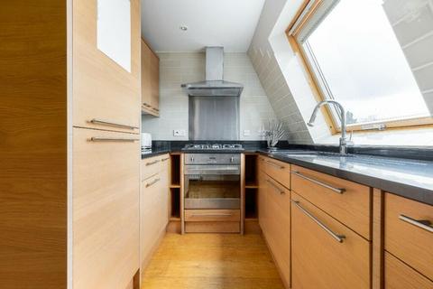 2 bedroom apartment to rent - London N11