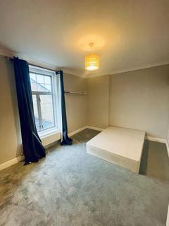 2 bedroom apartment to rent, Royal Drive, London N11