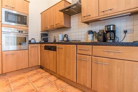 2 bedroom apartment to rent, Royal Drive, London N11