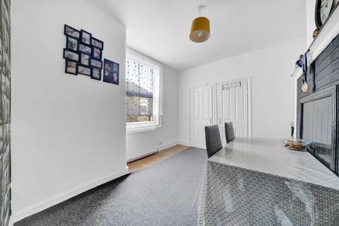 3 bedroom flat for sale, Twickenham Road, Leytonstone E11