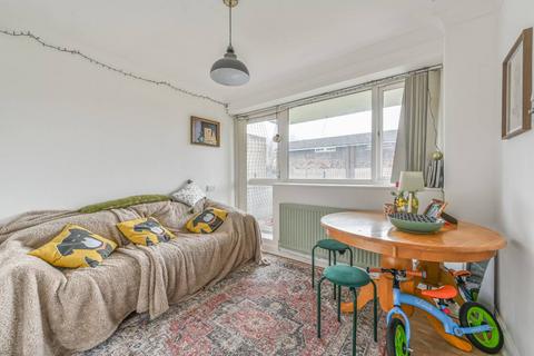 2 bedroom flat for sale, Farnhurst House, Blondel Street, Battersea, London, SW11