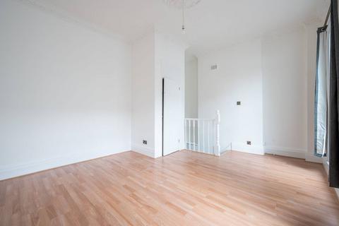 3 bedroom flat to rent, Offord Road, Islington, London, N1