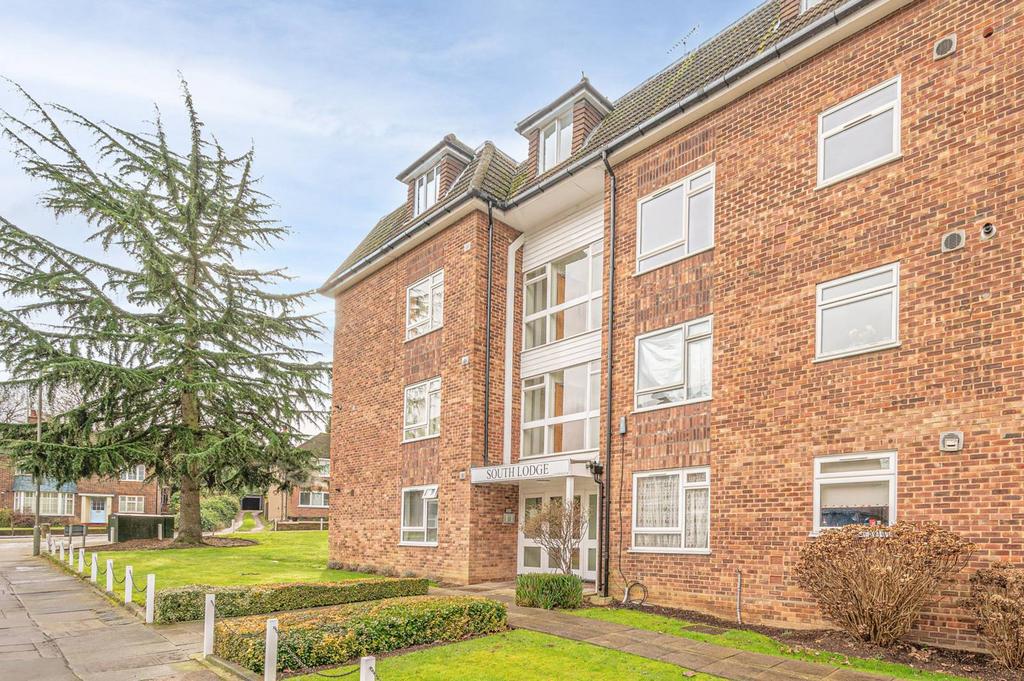 Warwick Road, New EN5 1 bed flat for sale £315,000