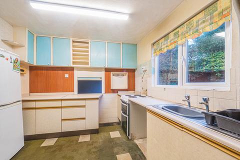 37 Boltons Lane, Woking, GU22 8TL