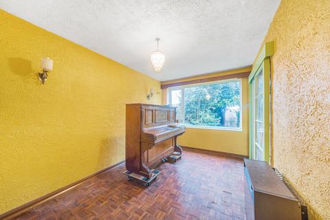 37 Boltons Lane, Woking, GU22 8TL