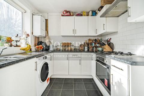 32 Charminster Road, London, SE9 4BT