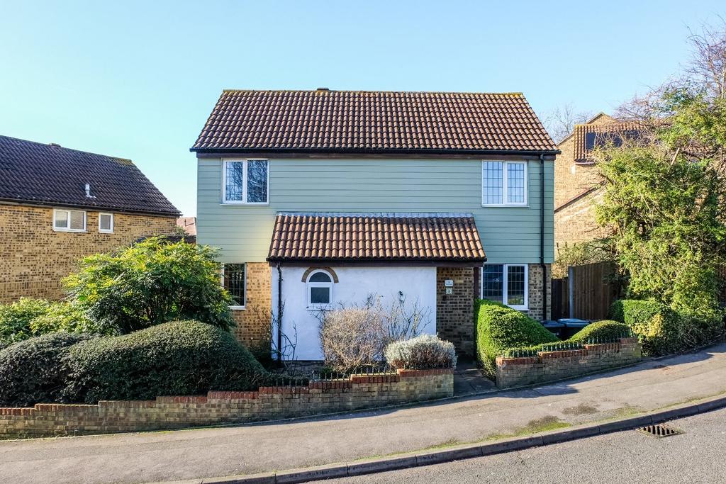 The Curlews, Gravesend, Kent, DA12 3 bed detached house for sale £400,000