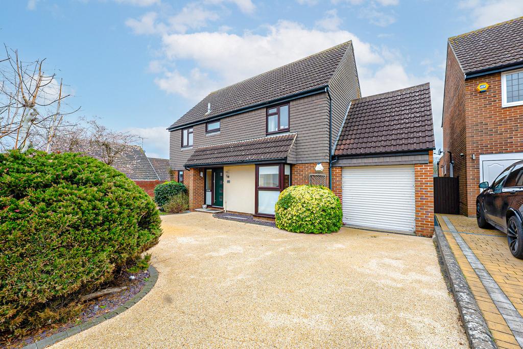 Rectory Avenue, Rochford, SS4 5 bed detached house for sale £565,000