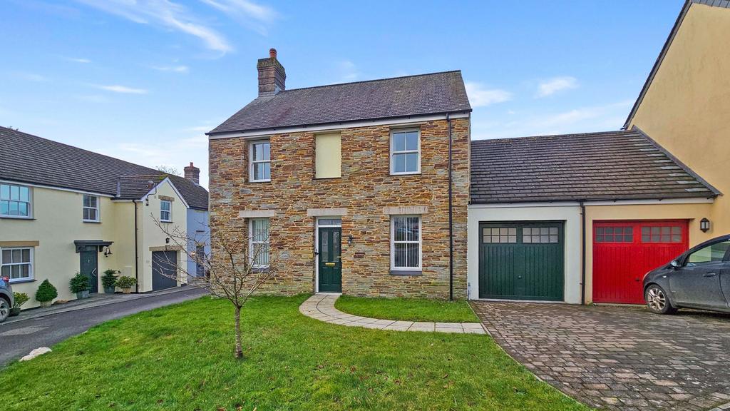 Camelford PL32 3 bed link detached house for sale £325,000