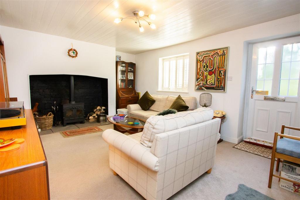 Rural Location on Burgh Hill, Etchingham 2 bed end of terrace house for