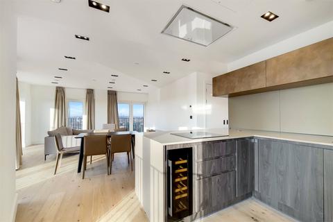 2 bedroom apartment to rent, Exchange Gardens, Keybridge, SW8