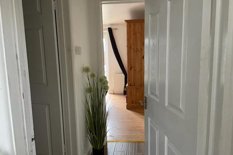 1 bedroom semi-detached house to rent, Isleworth TW7