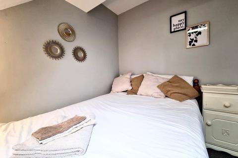 1 bedroom flat to rent, Rowlands Close Room Four, Fearnhead, Warrington, WA2