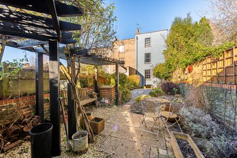13 Camden Terrace, Bristol, BS8 4PU
