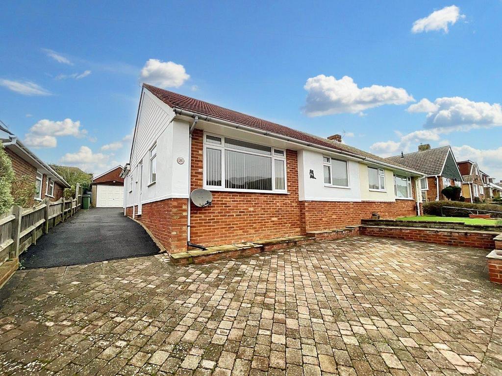 Rookery Close, Newhaven BN9 2 bed semidetached bungalow for sale £
