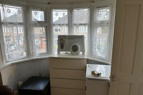 1 bedroom flat to rent, Rugby Close, Harrow HA1