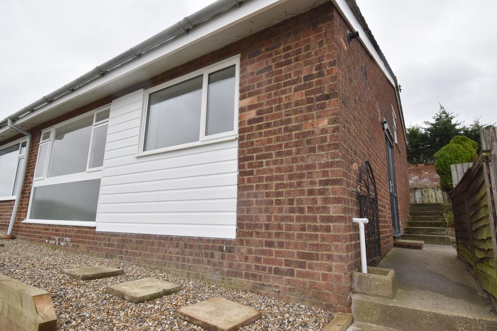 Kingfisher Close, Whitstable 2 bed bungalow £1,300 pcm (£300 pw)