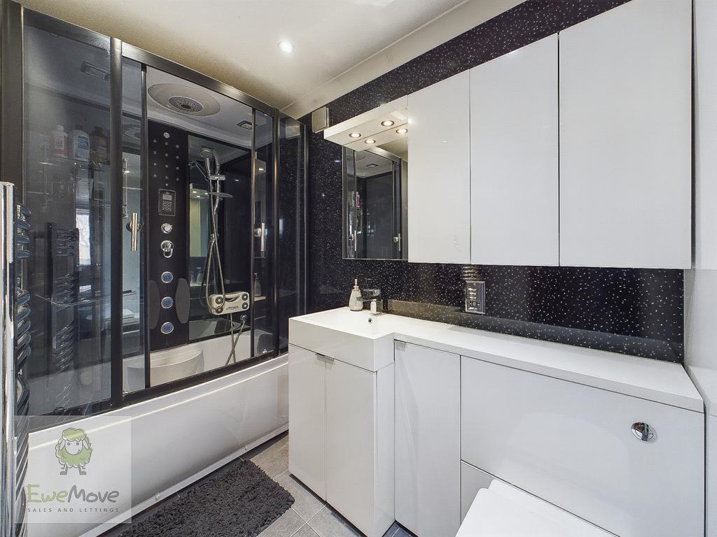 Ensuite Bathroom