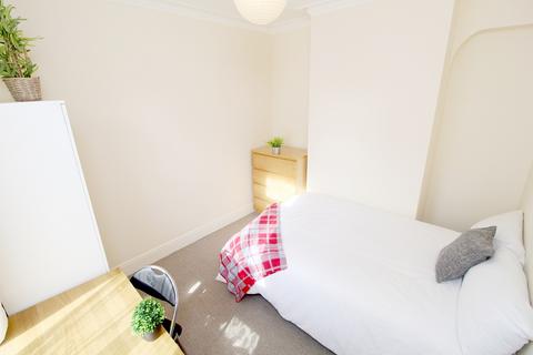 5 bedroom terraced house to rent, Harrow Road, Southsea PO5