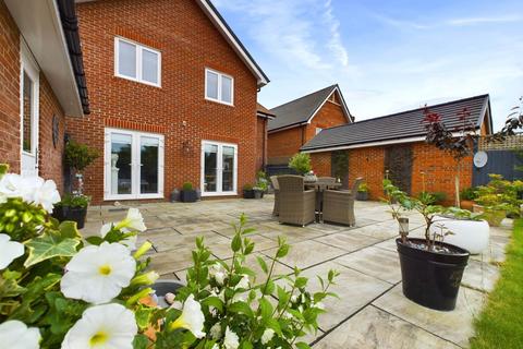 4 bedroom detached house for sale, Lingwell Close, Chinnor