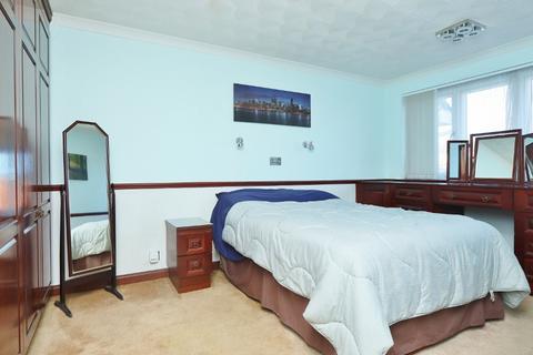 156 Turpin Avenue, Romford, RM5 2HZ