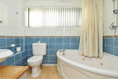 156 Turpin Avenue, Romford, RM5 2HZ