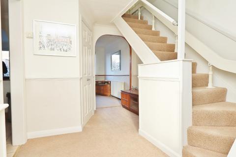 156 Turpin Avenue, Romford, RM5 2HZ