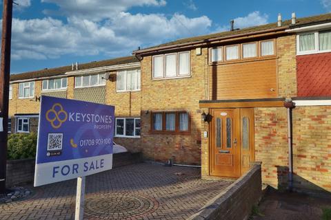 156 Turpin Avenue, Romford, RM5 2HZ