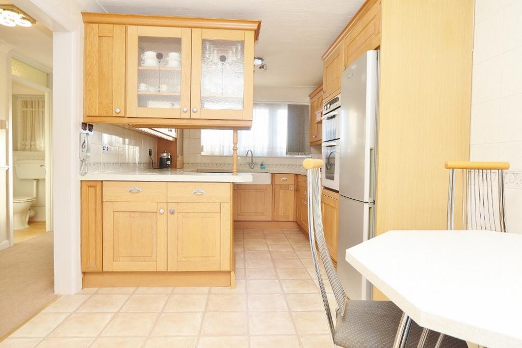 Turpin Avenue, Collier Row, RM5 3 bed terraced house for sale £400,000