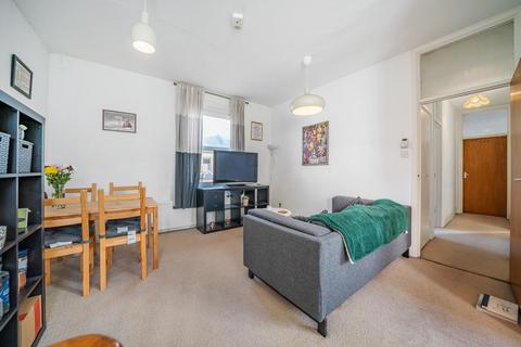 2 bedroom flat for sale, Hartfield Road, Wimbledon