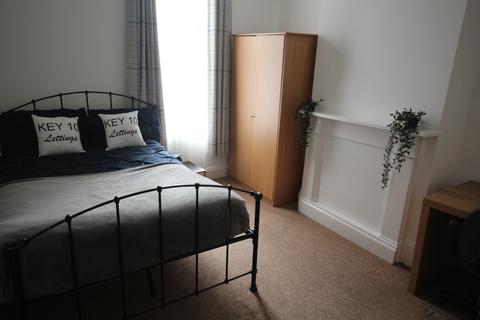 5 bedroom terraced house to rent, Beach Road, Southsea PO5