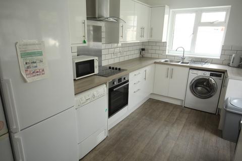 5 bedroom terraced house to rent, Beach Road, Southsea PO5