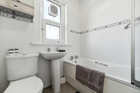 77 Randolph Drive, Clarkston, Glasgow, G76 8AN