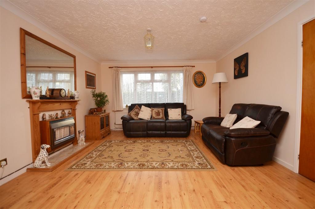 Osprey Gardens, Bognor Regis 4 bed link detached house for sale £400,000