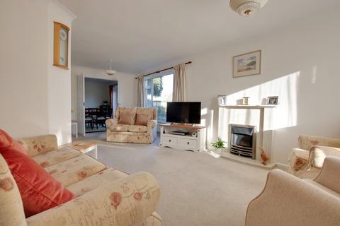 3 bedroom detached house for sale - HEATH LAWNS, CATISFIELD