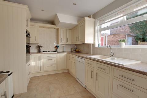 3 bedroom detached house for sale, HEATH LAWNS, CATISFIELD