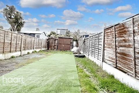 39 Woodside Road, London, E13 8RX