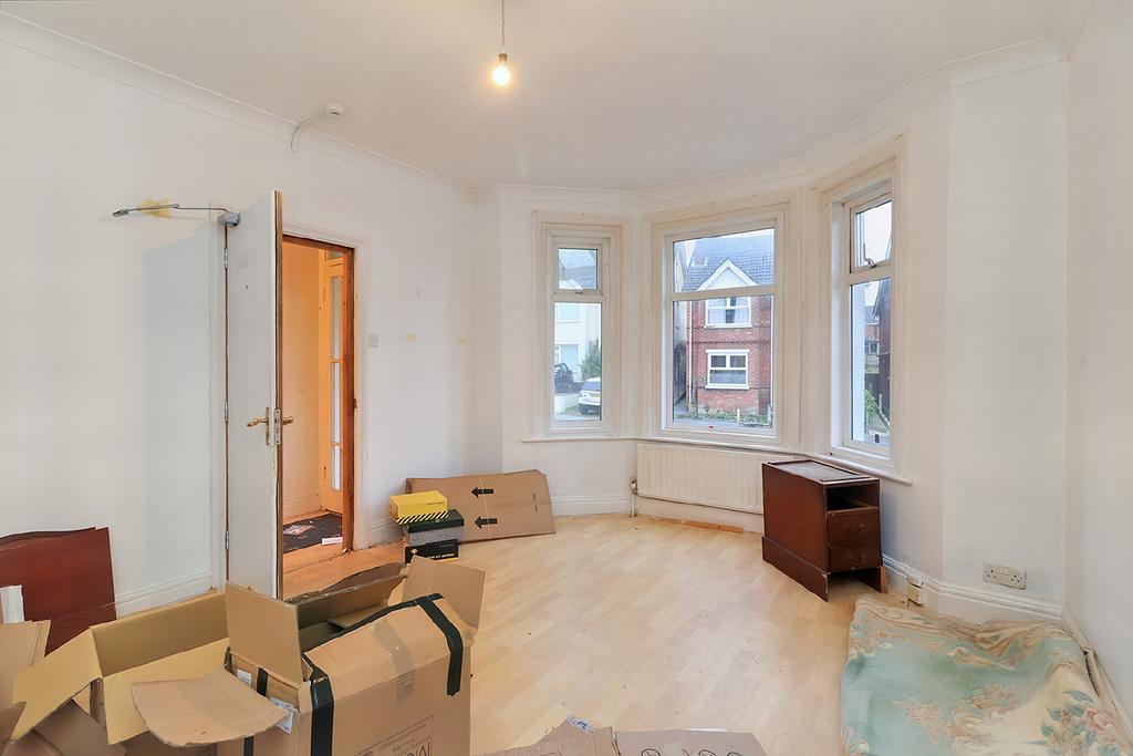8 Richmond Road, Poole 4 bed semidetached house £250,000