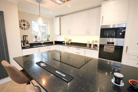 3 bedroom semi-detached house to rent, Bellingham Close, Knutsford