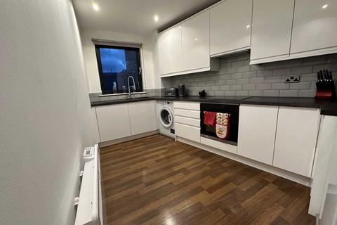 3 bedroom apartment to rent, Medlock Place, Manchester M15