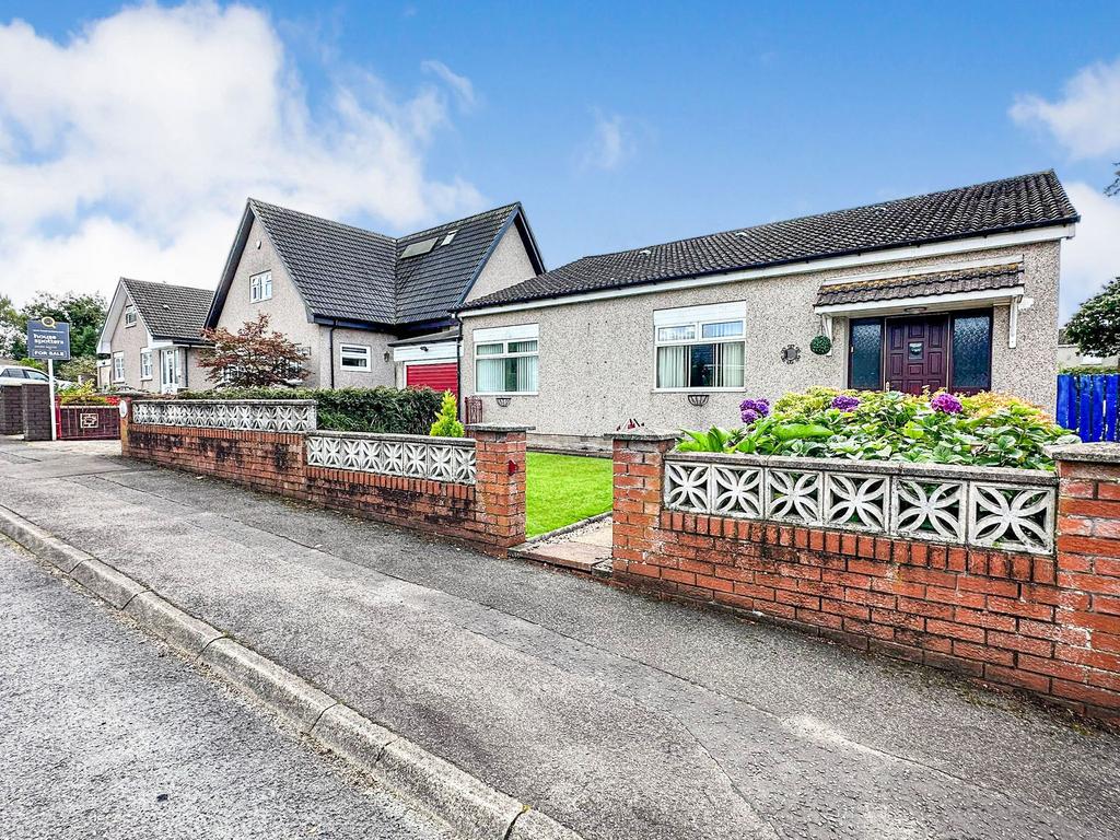 Larkhall, Larkhall ML9 3 bed detached bungalow for sale £190,000