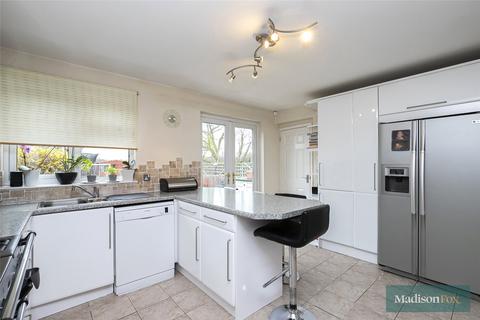 3 bedroom terraced house for sale, Beaminster Gardens, Ilford IG6