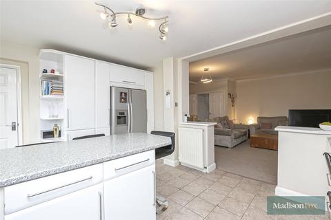 3 bedroom terraced house for sale, Beaminster Gardens, Ilford IG6