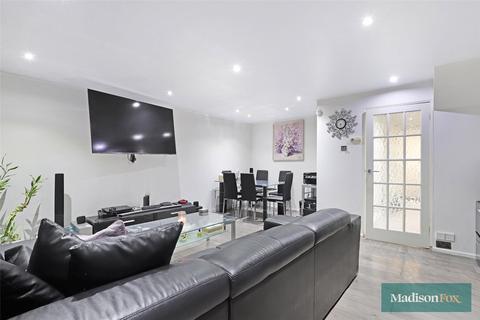 3 bedroom end of terrace house for sale, Limes Avenue, Essex IG7