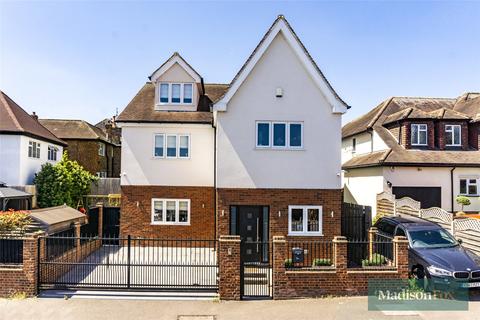 4 bedroom detached house for sale, Mount Pleasant Road, Essex IG7