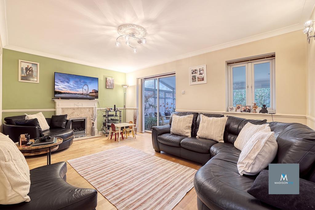 Chadwell Heath, Romford RM6 4 bed property for sale £725,000