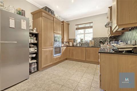 2 bedroom apartment for sale, The Manor, Regents Drive, Greater London IG8